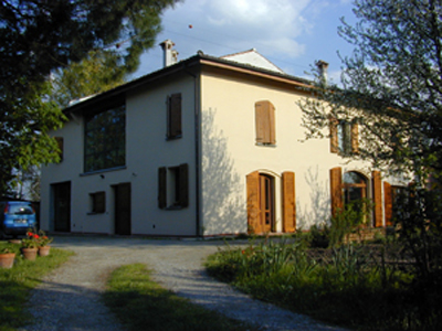 Facciata della casa colonica Le Rondini